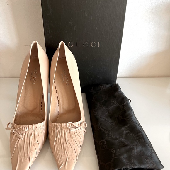 Gucci Pumps.Never worn in original box and dust bag. - Picture 3 of 8